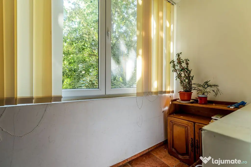 Apartament 3 camere, etaj 1, zonă verde și retrasă Poe...