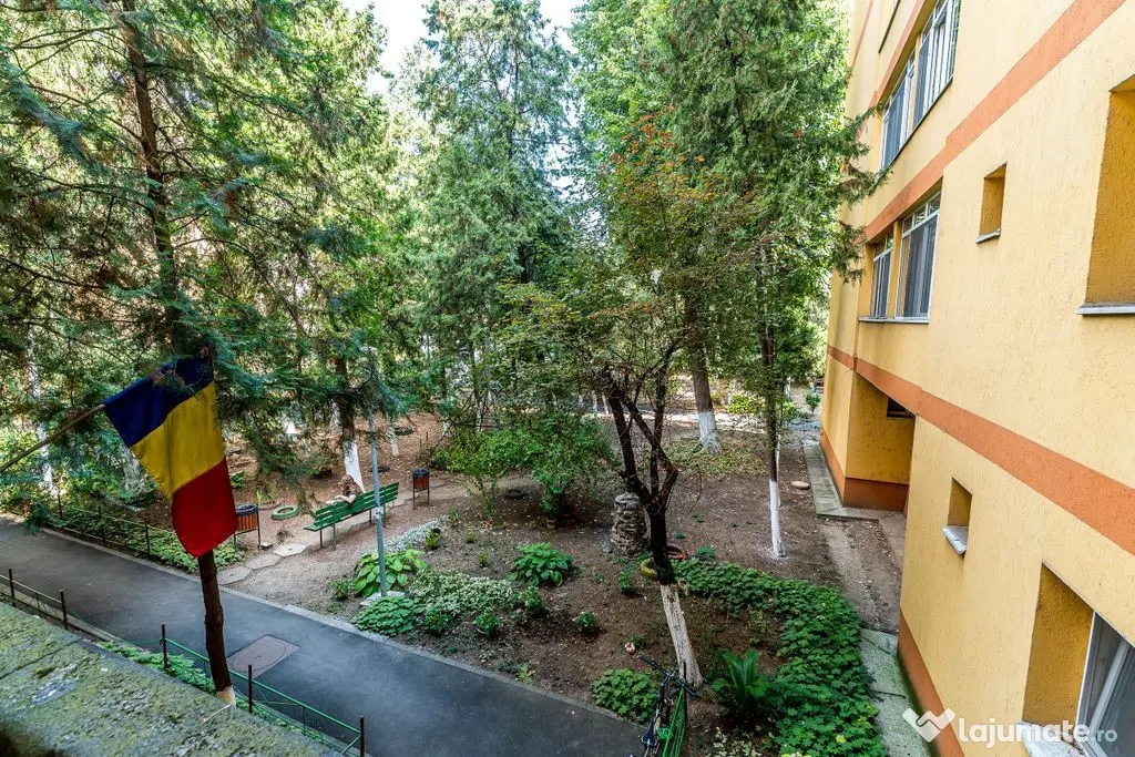 Apartament 3 camere, etaj 1, zonă verde și retrasă Poe...