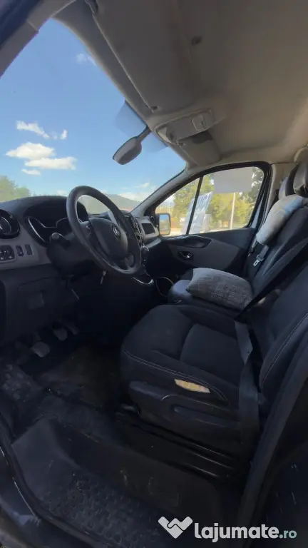 Vând Renault trafic L