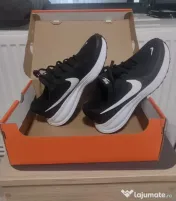 Adidași Nike ca noi 