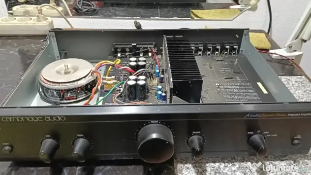amplificator Cambridge Audio defect