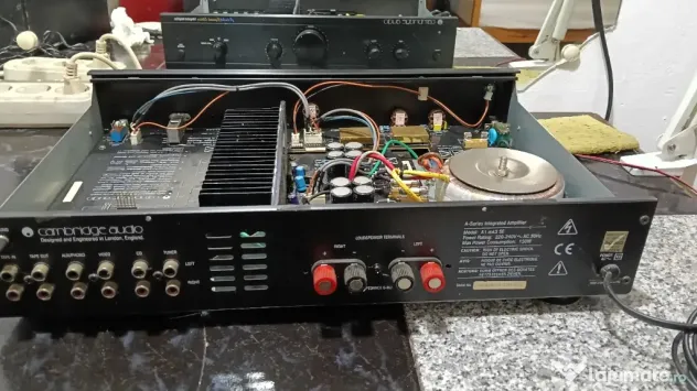 amplificator Cambridge Audio defect