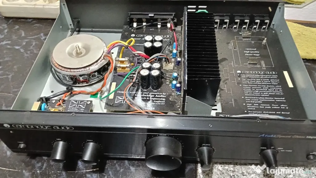amplificator Cambridge Audio defect
