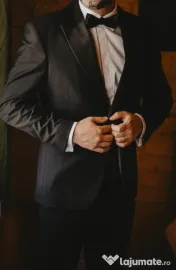Costum de mire negru – lână 85% – mărimea 52 – 1.600 lei 