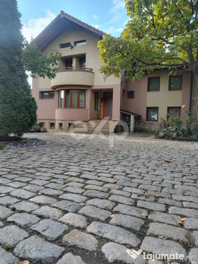 Vilă exclusivistă de 450 mp utili, teren generos de 2.000 - Breazu (Iasi)