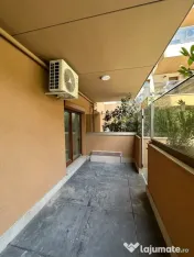 Apartament la parter, cu curte privată, terasă de 30 mp... 