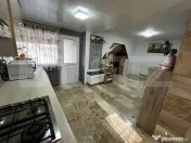 CASA PE 3 NIVELE CU PISCINA EXTERIOARA IN CARTIERUL PRIMAVER 