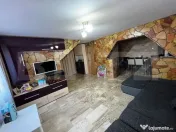 CASA PE 3 NIVELE CU PISCINA EXTERIOARA IN CARTIERUL PRIMAVER 
