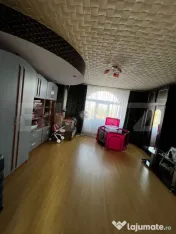 CASA PE 3 NIVELE CU PISCINA EXTERIOARA IN CARTIERUL PRIMAVER 
