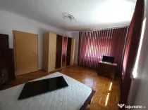 Proprietar închiriez apartament trei camere la casă Calea Martirilor
