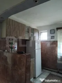 Apartament cu 3 camere, zona blocuri, decomandat