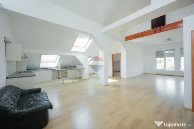 Apartament la mansardă – peste 140 mp utili | 3 dormit... - Oradea (Bihor)