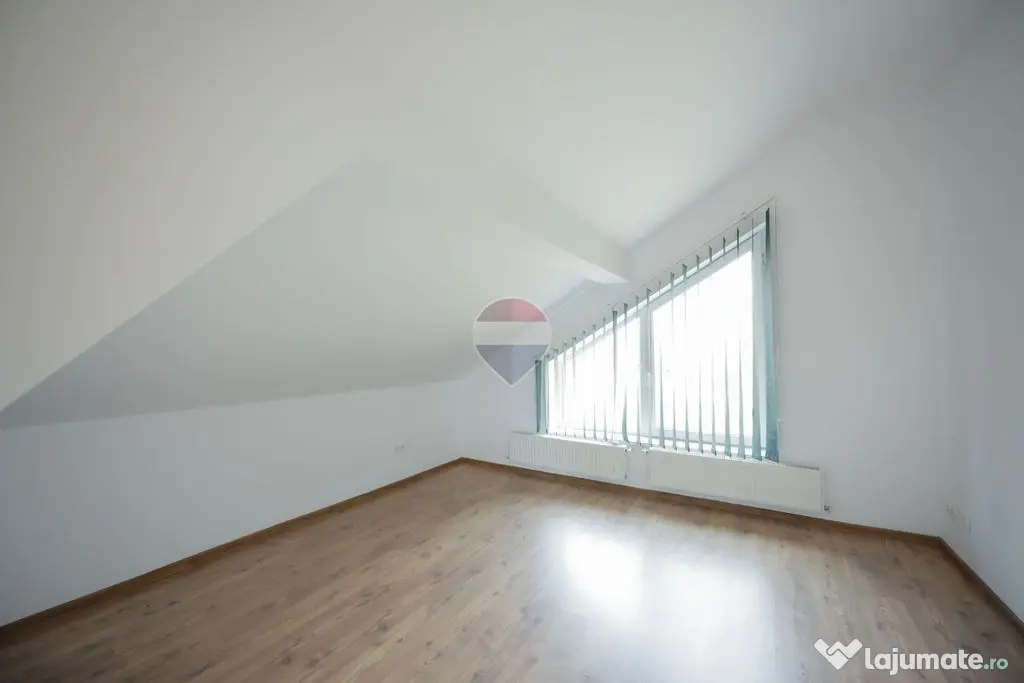 Apartament la mansardă – peste 140 mp utili | 3 dormit... - Oradea (Bihor)