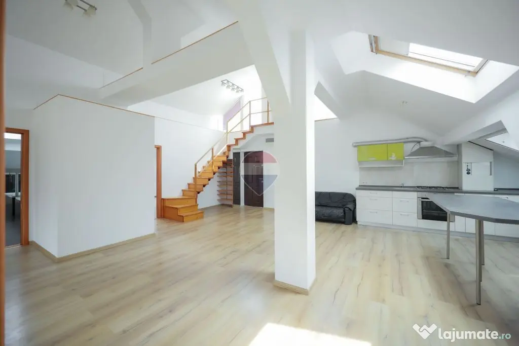 Apartament la mansardă – peste 140 mp utili | 3 dormit... - Oradea (Bihor)