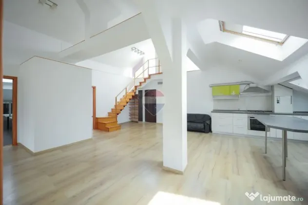 Apartament la mansardă – peste 140 mp utili | 3 dormit... - Oradea (Bihor)