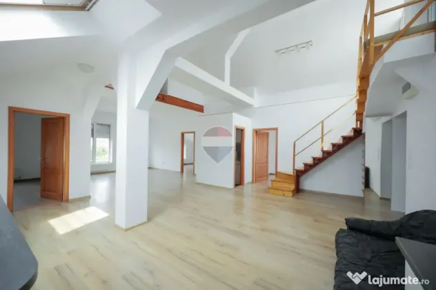 Apartament la mansardă – peste 140 mp utili | 3 dormit... - Oradea (Bihor)