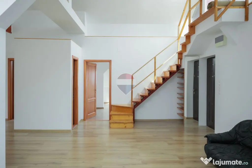 Apartament la mansardă – peste 140 mp utili | 3 dormit... - Oradea (Bihor)