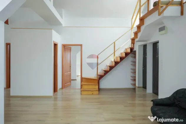 Apartament la mansardă – peste 140 mp utili | 3 dormit... - Oradea (Bihor)