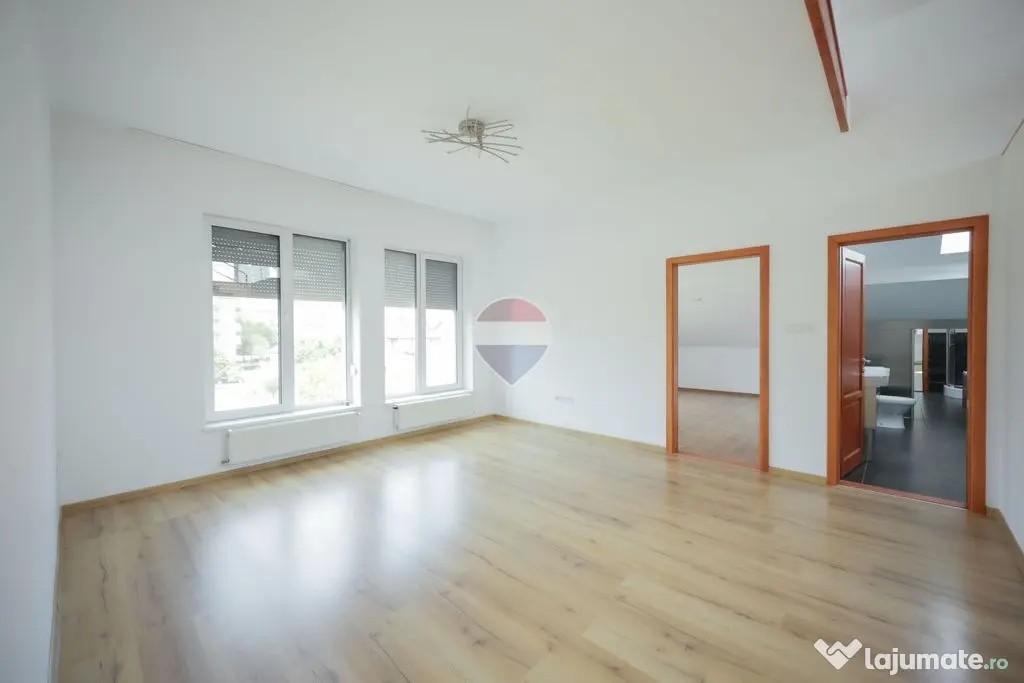 Apartament la mansardă – peste 140 mp utili | 3 dormit... - Oradea (Bihor)