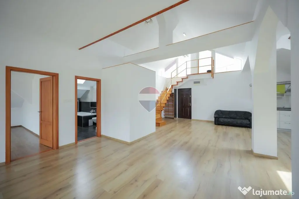 Apartament la mansardă – peste 140 mp utili | 3 dormit... - Oradea (Bihor)