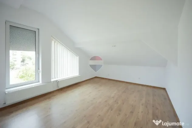Apartament la mansardă – peste 140 mp utili | 3 dormit... - Oradea (Bihor)