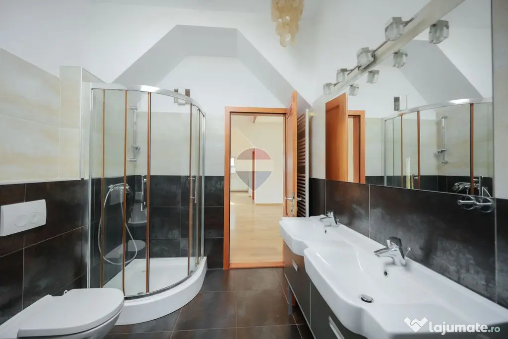 Apartament la mansardă – peste 140 mp utili | 3 dormit... - Oradea (Bihor)
