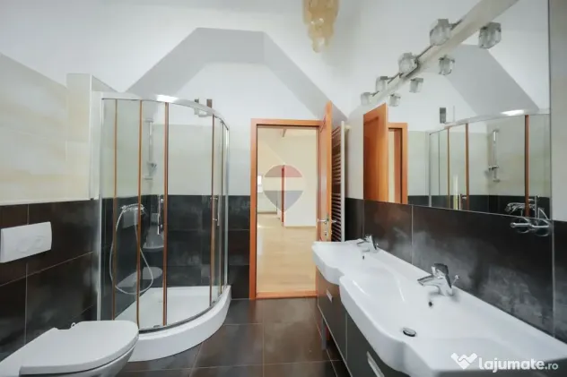Apartament la mansardă – peste 140 mp utili | 3 dormit... - Oradea (Bihor)