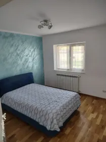 Apartament de vânzare Roman 3 camere zona centrală