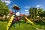 Hotel 3* Pensiune 4*, piscina, teren tenis, 6.200mp parc p 