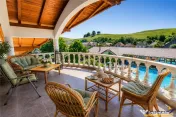 Hotel 3* Pensiune 4*, piscina, teren tenis, 6.200mp parc p 