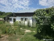 Teren 1.595 mp cu acces la DS 379 + construcții existente ? 