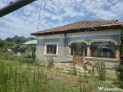 Teren 1.595 mp cu acces la DS 379 + construcții existente ? 