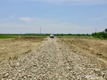 Teren Butimanu cu deschidere la lac