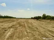 Teren Butimanu cu deschidere la lac 