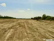 Teren Butimanu cu deschidere la lac 