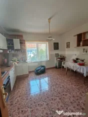 Casă în zonă centrală partea de sus a orasului 