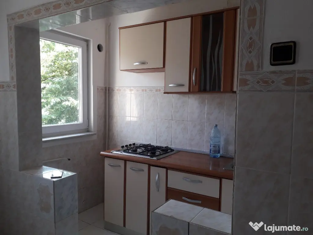 Apartament cu 3 camere semidecomandate Zona George Enescu - Kaufland - Suceava (Suceava)