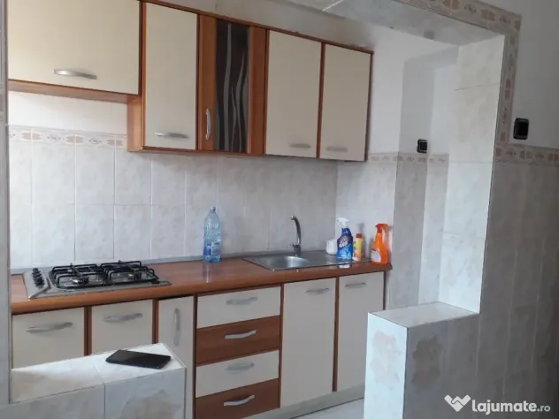 Apartament cu 3 camere semidecomandate Zona George Enescu - Kaufland - Suceava (Suceava)