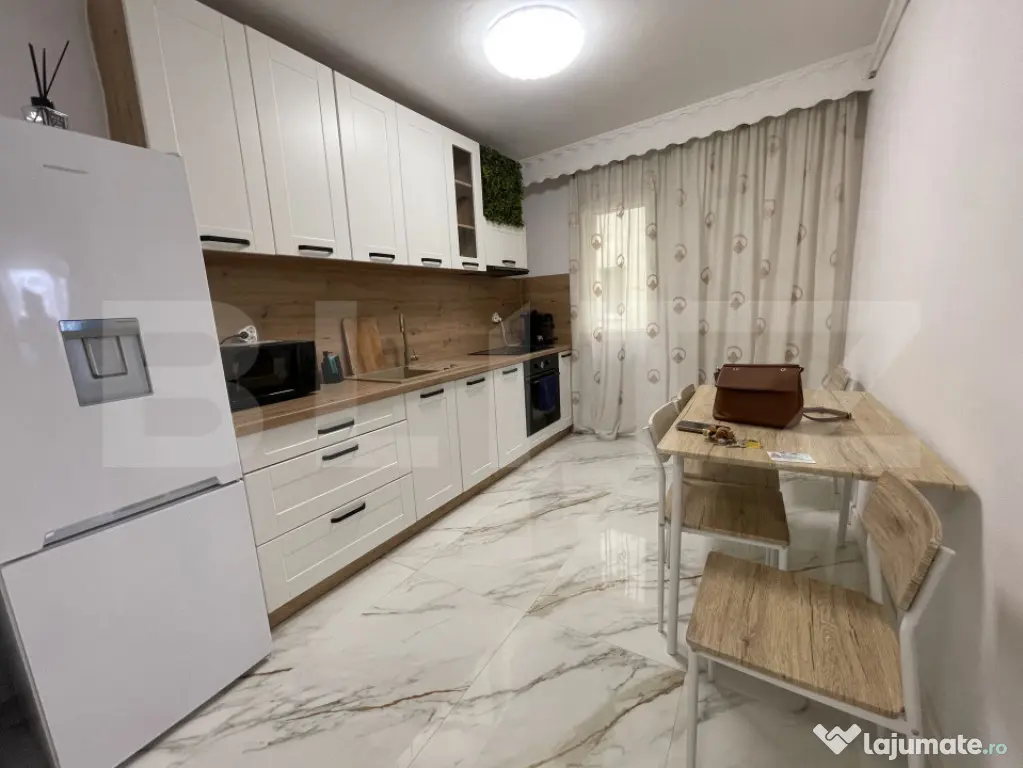 Apartament modern cu 3 camere, renovat complet, mobilat și - Zalau (Salaj)