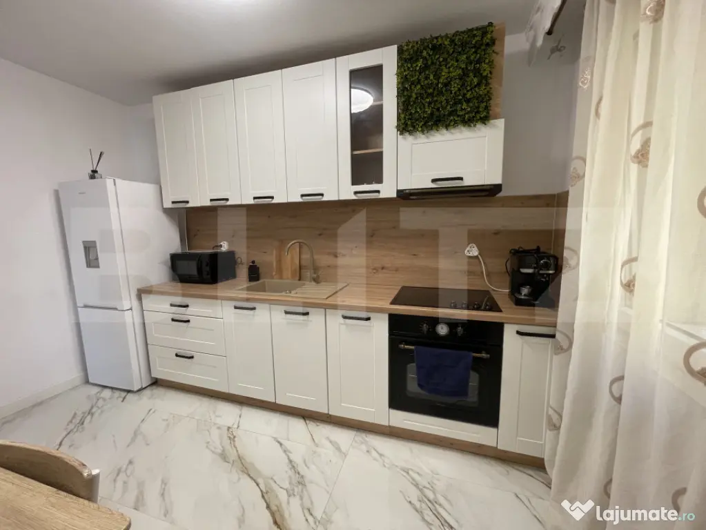 Apartament modern cu 3 camere, renovat complet, mobilat și - Zalau (Salaj)