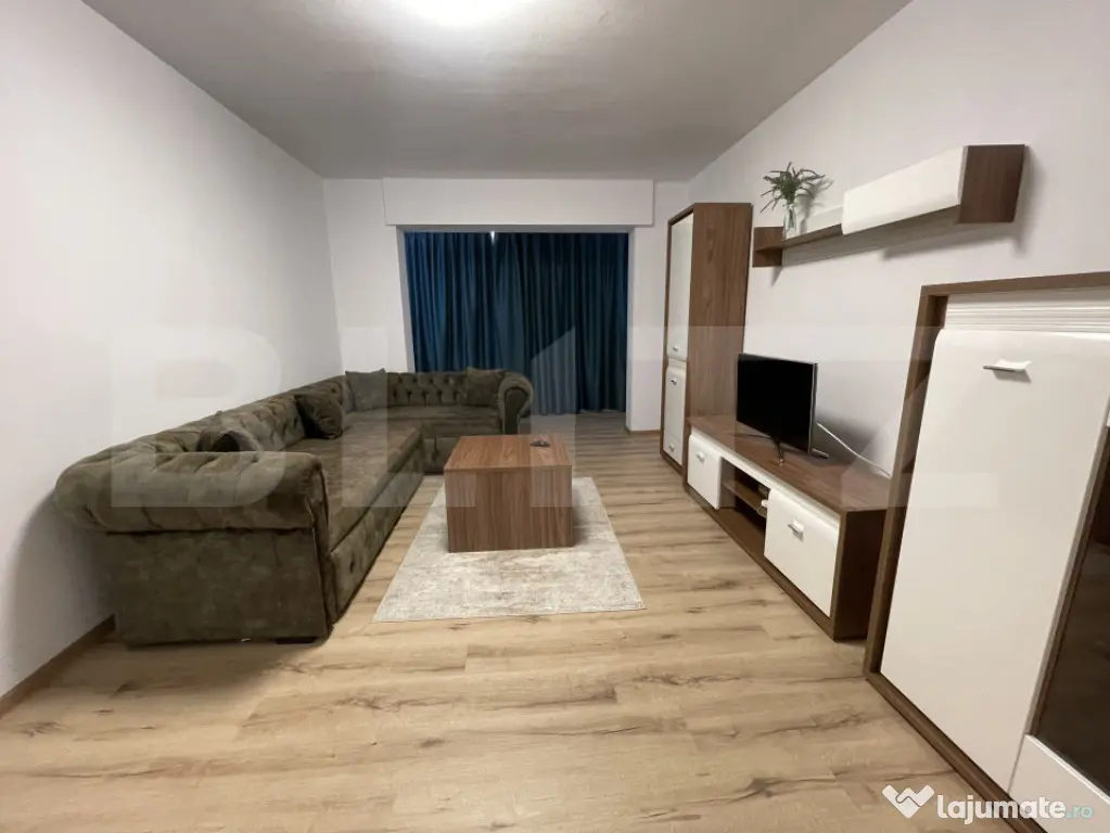 Apartament modern cu 3 camere, renovat complet, mobilat și - Zalau (Salaj)