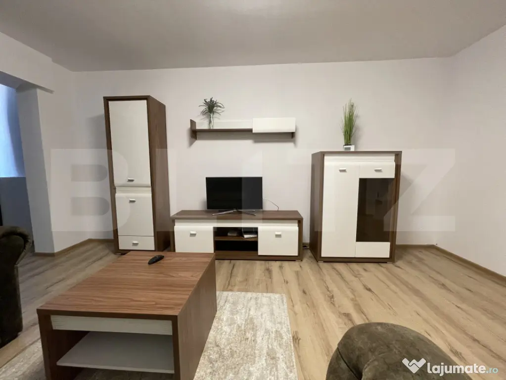 Apartament modern cu 3 camere, renovat complet, mobilat și - Zalau (Salaj)