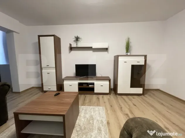 Apartament modern cu 3 camere, renovat complet, mobilat și - Zalau (Salaj)