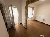 Spațiu Comercial cu Vitrină și Vad Bun | SAD | Curent Tri