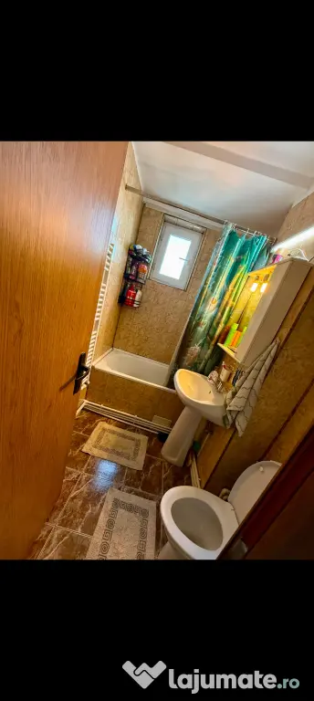Apartament cu 3 camere
