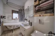 Apartament cu 3 camere, decomandat, cu terasă, grădină ș