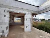 Casă la Roșu pe Dealul Furcilor – 3 Dormitoare, Subsol, 