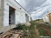 Casă la Roșu pe Dealul Furcilor – 3 Dormitoare, Subsol, 