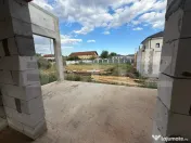Casă la Roșu pe Dealul Furcilor – 3 Dormitoare, Subsol, 