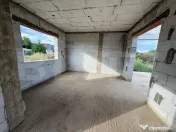Casă la Roșu pe Dealul Furcilor – 3 Dormitoare, Subsol, 